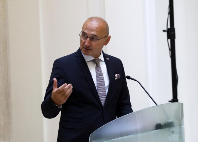 Hrvatski ministar ponovo ispostavio račun Crnoj Gori: Brod Јadran je samo vrh ledenog brega