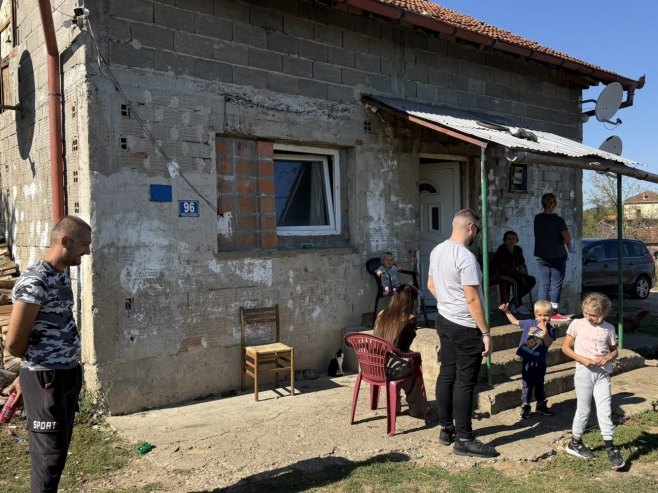 Porodici Ćorić iz Male Sočanice potrebna pomoć: Šestoro djece u trošnoj kući bez vode (FOTO)