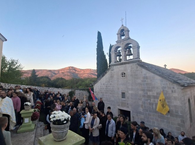 Mnoštvo vjernika na proslavi slave Manastira Duži: Vladika Dimitrije služio Svetu Liturgiju