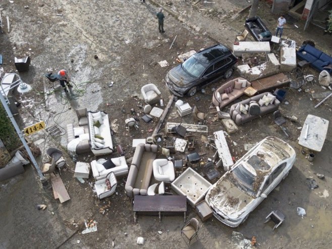 Istanbul: Obilne kiše i poplave, vlasti zatvorile škole, pozvale građane da ne izlaze (VIDEO)