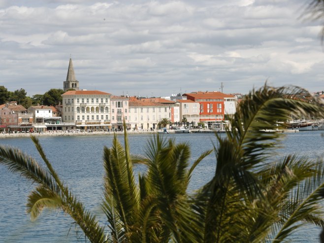 Poreč: Nekoliko osoba lakše povrijeđeno usljed hemijske reakcije u hotelskom bazenu