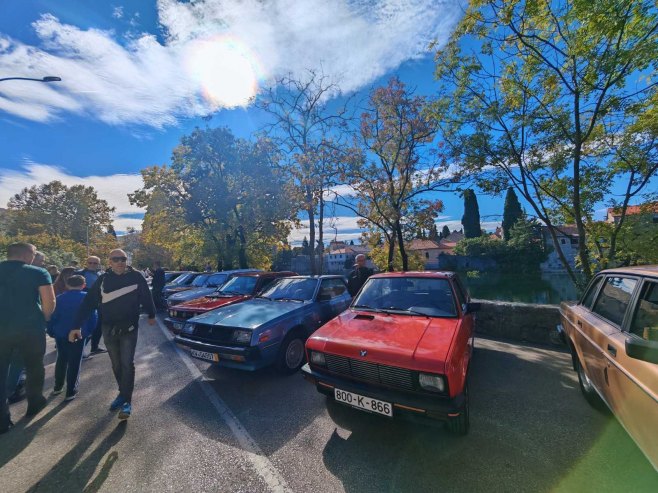 Oldtajmeri prodefilovali ulicama Trebinja (FOTO/VIDEO)