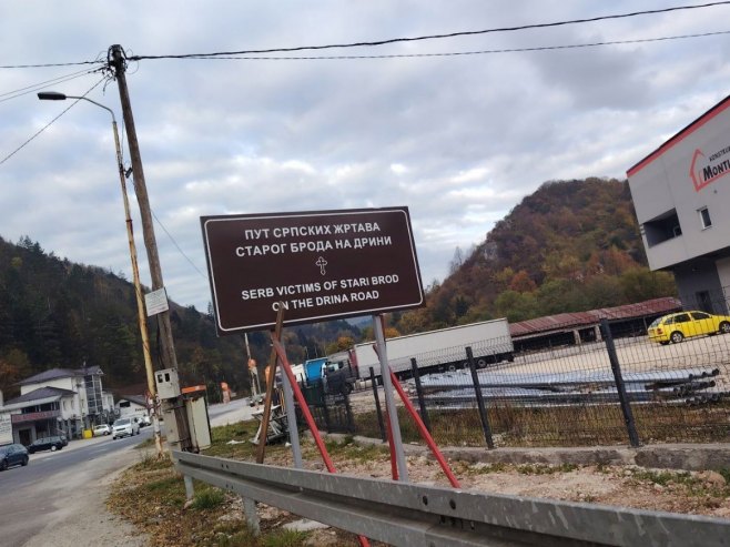 Od Lapišnice do Rogatice postavljene saobraćajne table "Put srpskih žrtava Starog Broda na Drini"