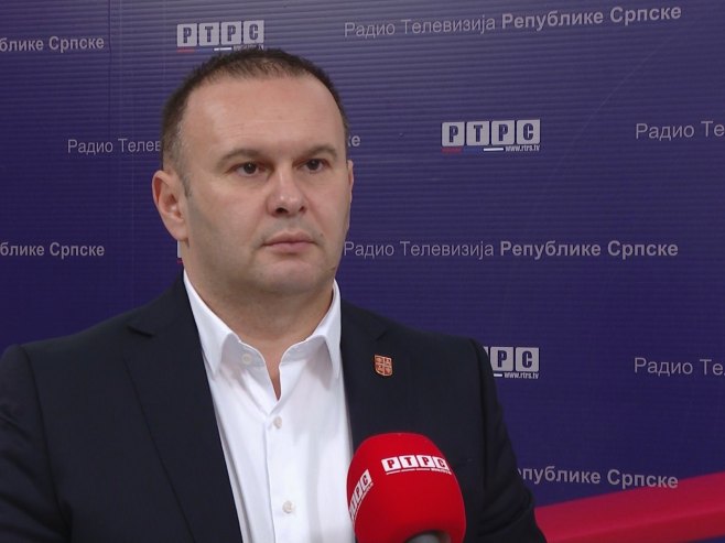 Ćosić za RTRS: Mržnja i poruke upućene Srbima, pokušaj prekrajanja istorije (VIDEO)