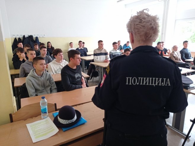 Preventivna kampanja za srednjoškolce - Vršnjačko nasilje ne smije biti prećutano