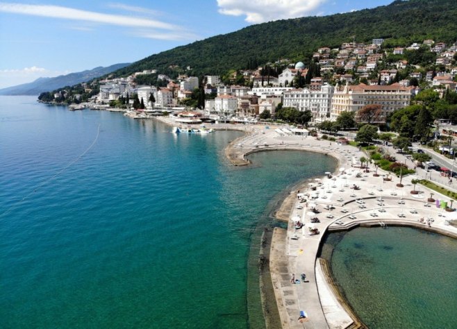 Dan nakon skandala u Splitu, u Rijeci puštana pjesma "Јasenovac i Gradiška Stara" Dan nakon skandala u Splitu, u Rijeci puštana pjesma "Јasenovac i Gradiška Stara"