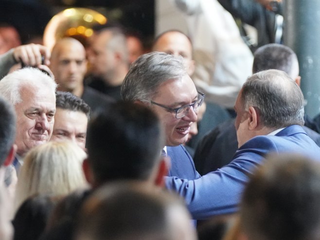 Vučić zahvalio Dodiku: U nedjelju pobjeđujemo i za Srpsku (VIDEO)