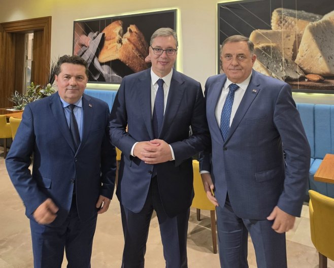 Nenad Stevandić, Aleksandar Vučić i Milorad Dodik - Foto: Ustupljena fotografija