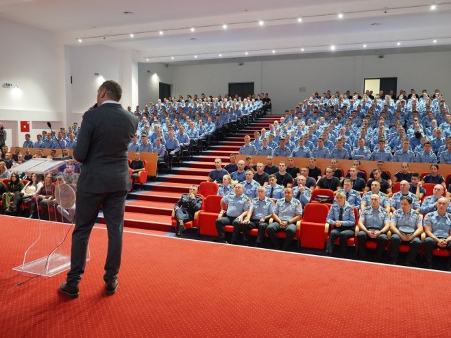 Istorijski čas za više od 600 kadeta MUP-a: Da se ne zaboravi žrtva podnesena za Srpsku (FOTO)