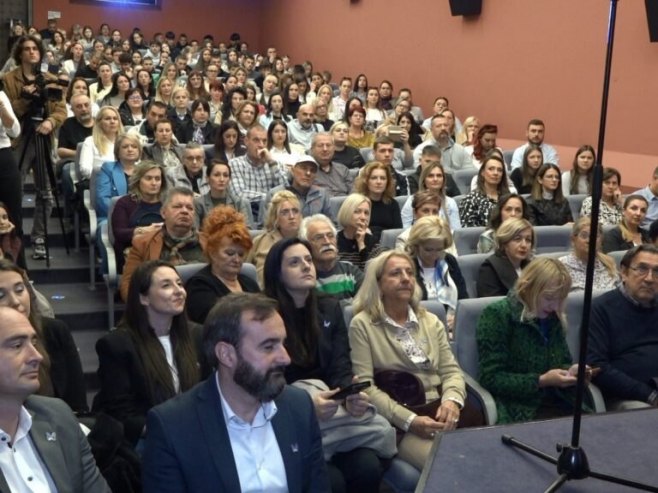 U Prijedoru održana tribina "Uticaj ishrane na psihičko zdravlje"