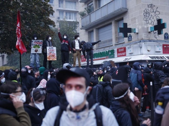 Na ulicama evropskih gradova novi protesti: Policija upotrijebila suzavac i biber-sprej protiv demonstranata