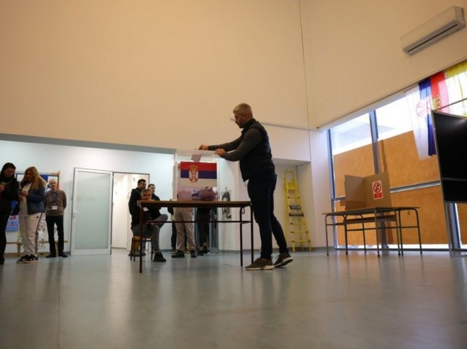 RIK: Izlaznost na izborima u Srbiji do 16 časova 56,38 odsto (VIDEO)