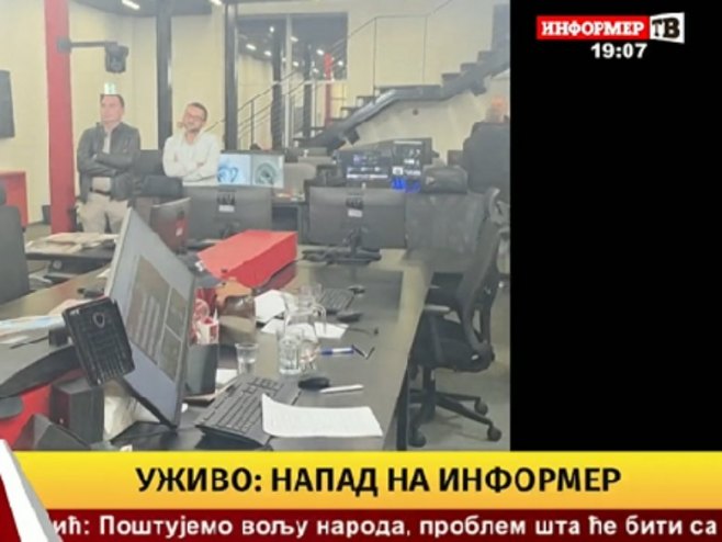 Građani traže od Vučićevića da se izvini srpskom narodu, stigla i policija
