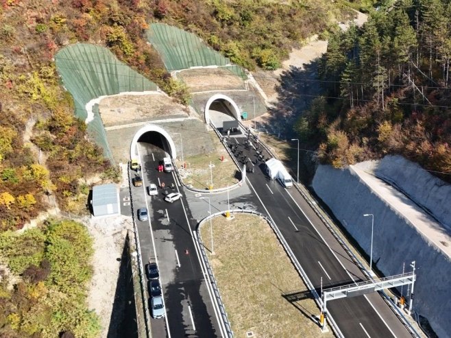 Otvoreno novih 20 kilometara auto-puta u BiH (foto: avaz.ba) Otvoreno novih 20 kilometara auto-puta u BiH (foto: avaz.ba) -