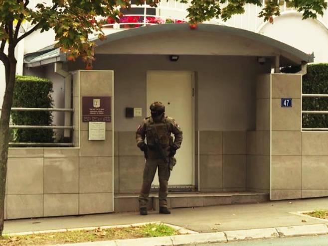 Ko stoji iza napadača ispred izraelske ambasade u Beogradu?