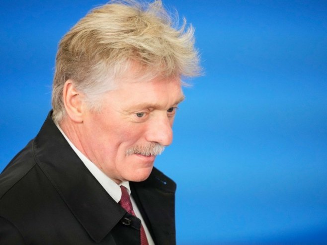 Peskov: Putin spreman za telefonski razgovor sa Makronom i Mercom