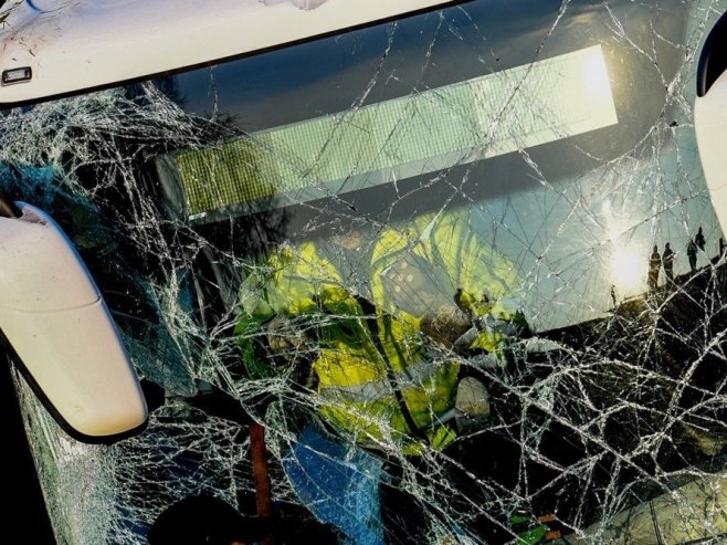 Školski autobus udario u zid kuće u Njemačkoj, nekoliko povrijeđenih (FOTO)