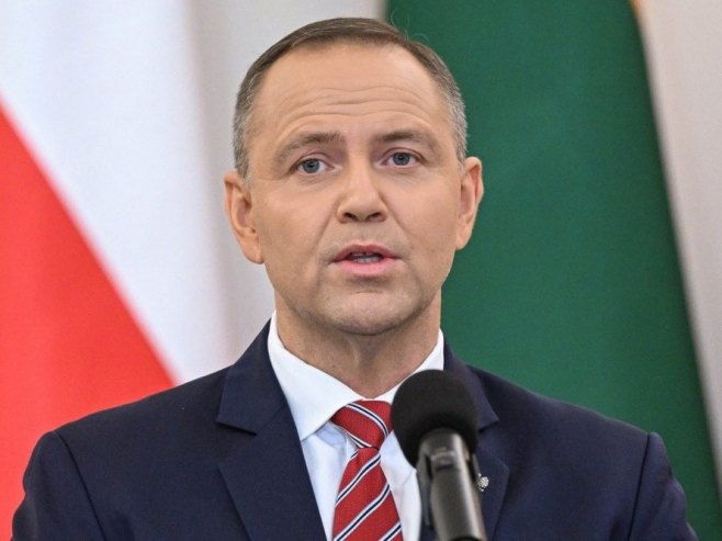 Navrocki se vraća u Poljsku nakon suspenzije predsjednika Ustavnog suda