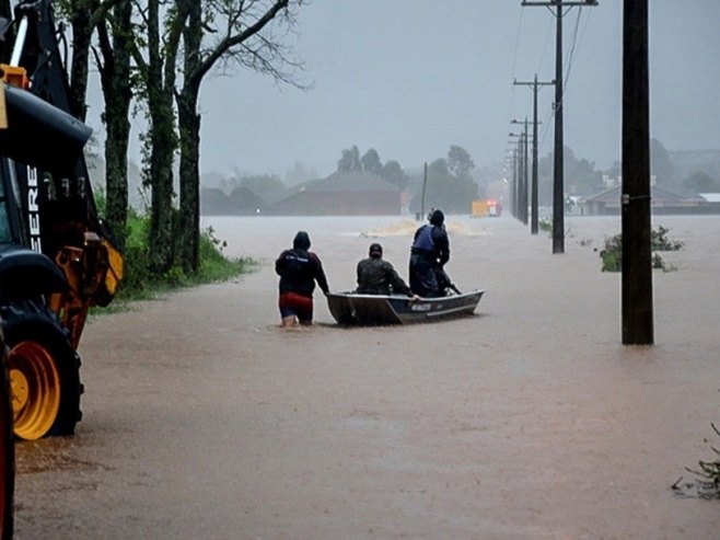 Poplave u Brazilu (foto: EPA-EFE/JOAO VILNEI/SANTA MARIA CITY COUNCIL/HANDOUT) - 